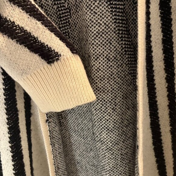 Black Tape Cream and Black Chevron Strip Womens Cardigan XLP - Picture 7 of 8